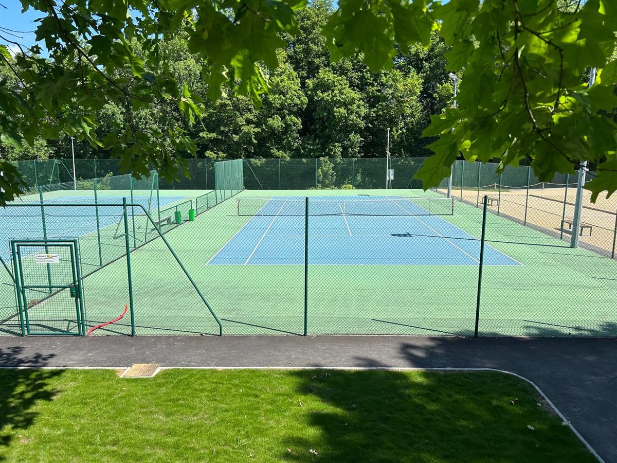 Court 1 · Green Set, éclairé